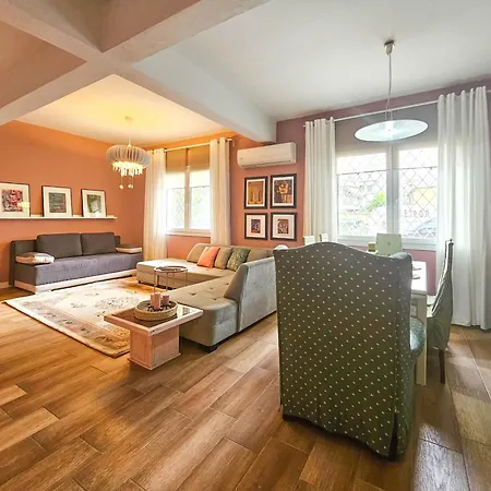 Katrin's House With Private Parking *