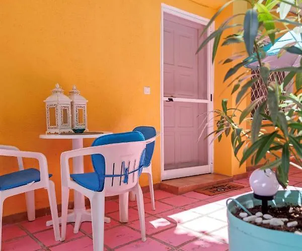 Katrin's House With Private Parking 테살로니키