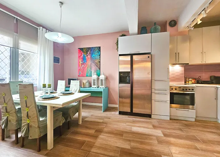 Katrin's House With Private Parking 아파트 *