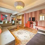 Katrin's House With Private Parking