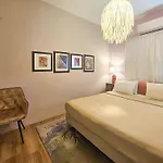 Katrin's House With Private Parking 公寓 *