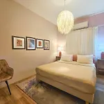 Katrin's House With Private Parking 公寓 *